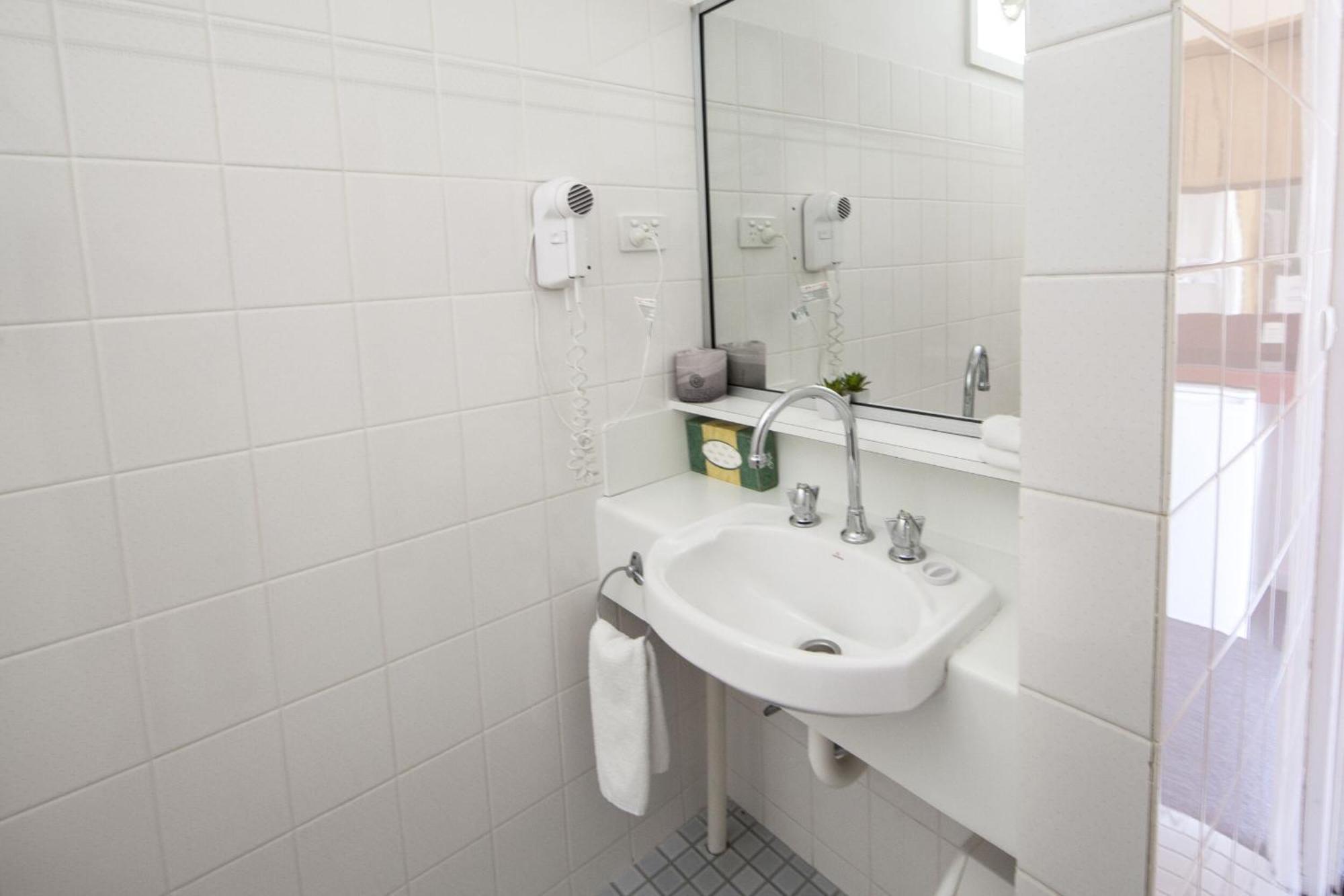Redhill Cooma Motor Inn 외부 사진
