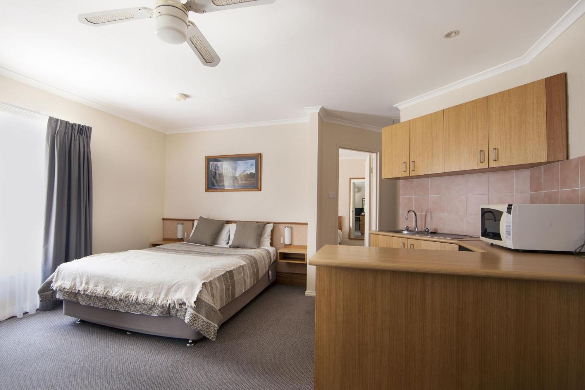 Redhill Cooma Motor Inn 외부 사진
