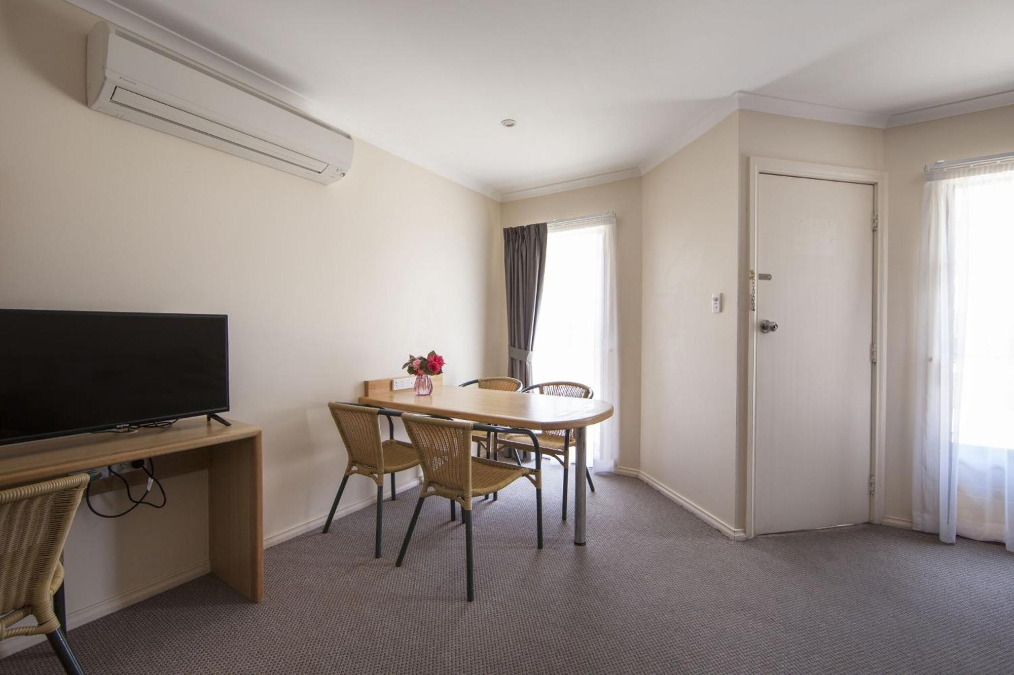 Redhill Cooma Motor Inn 외부 사진