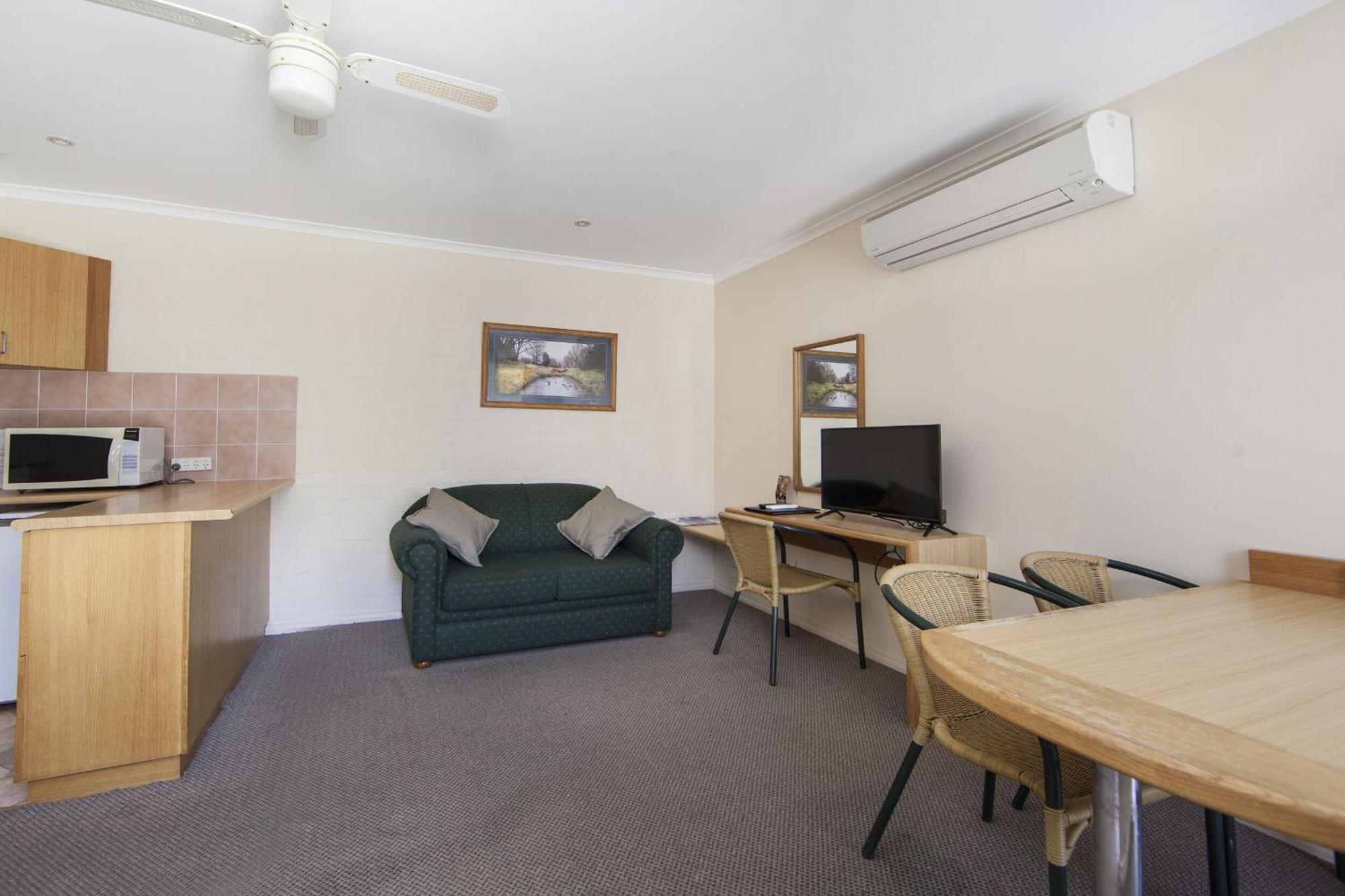 Redhill Cooma Motor Inn 외부 사진