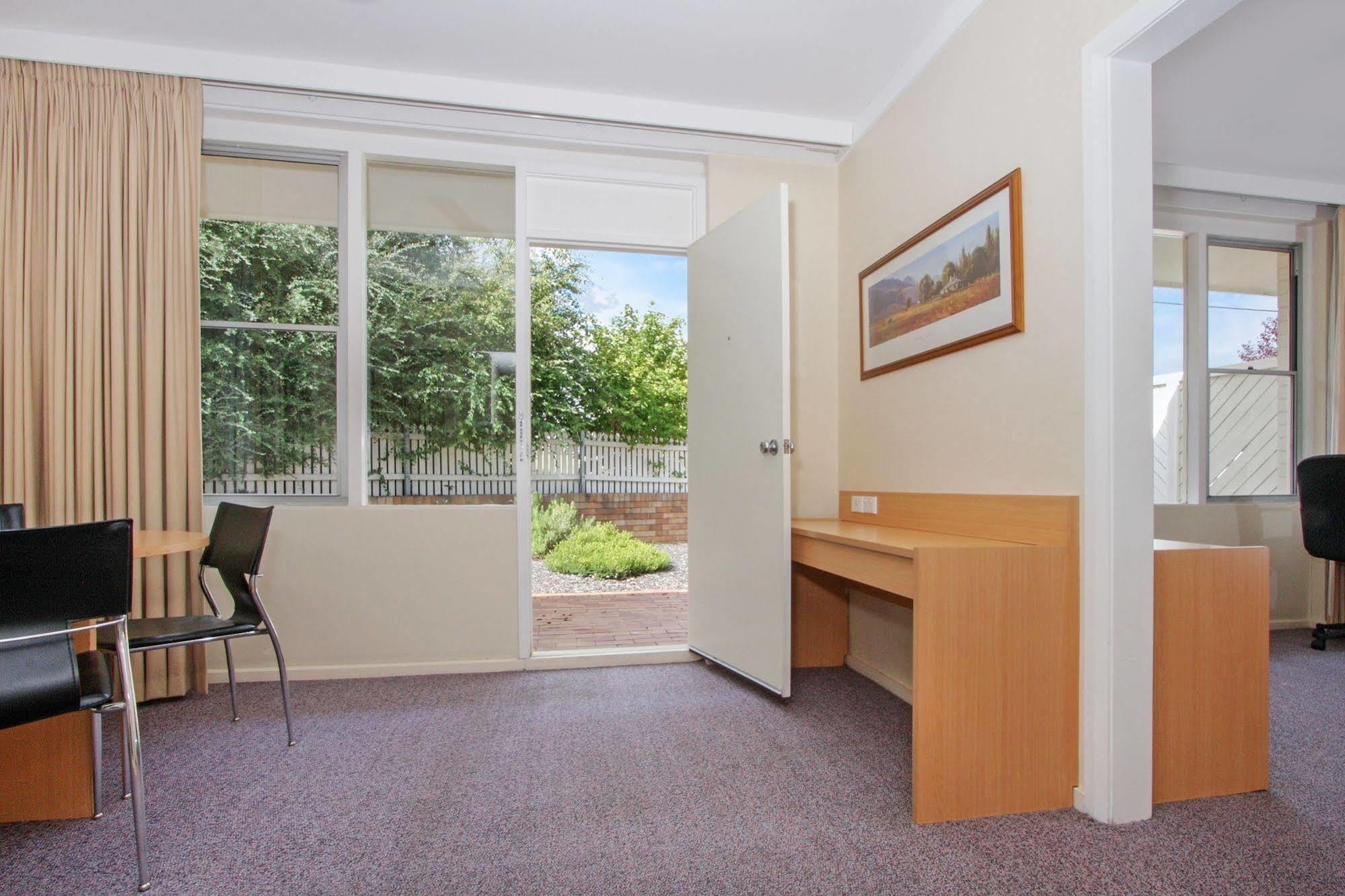 Redhill Cooma Motor Inn 외부 사진