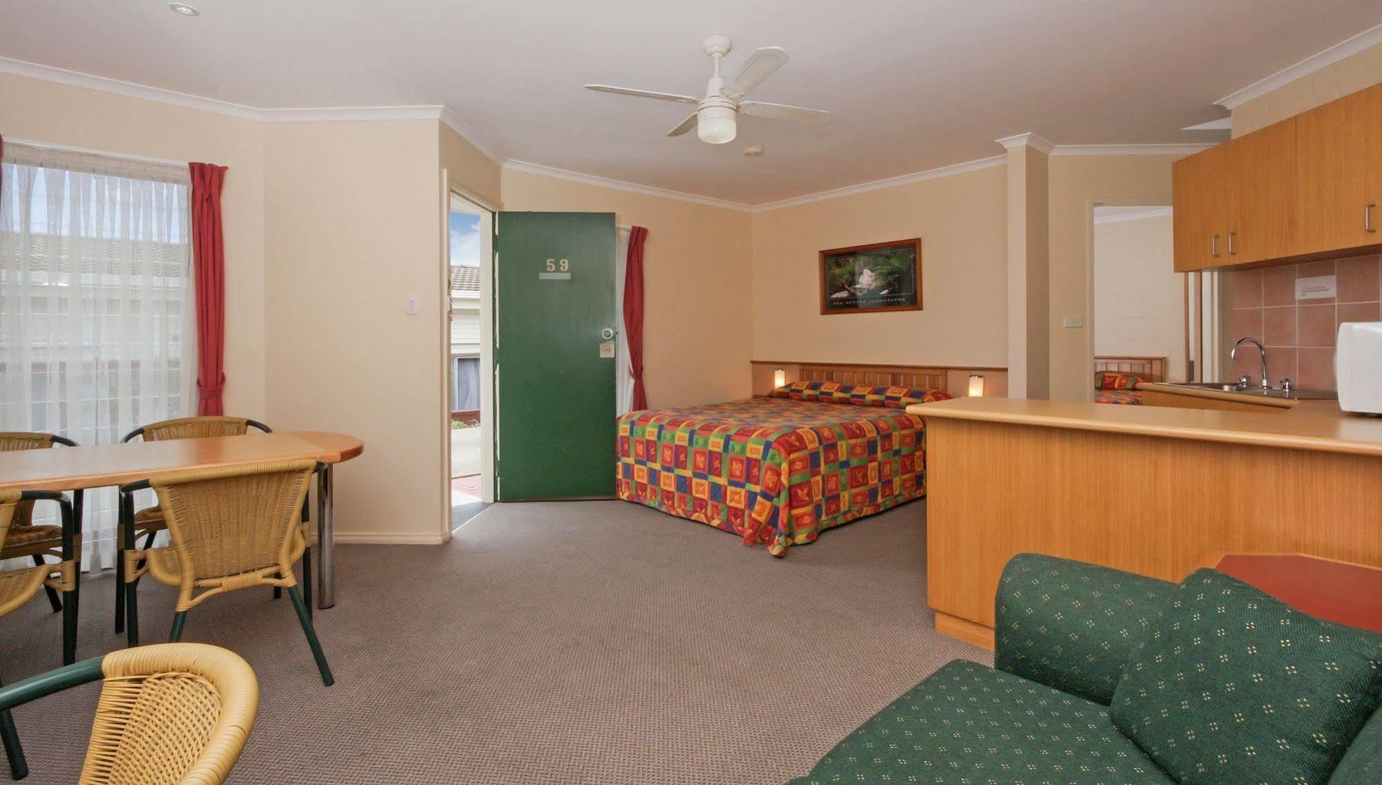 Redhill Cooma Motor Inn 외부 사진